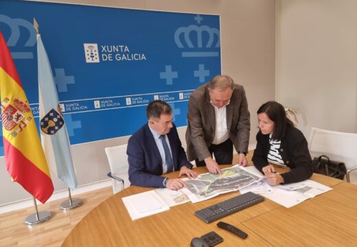 O alcalde e a concelleira de Ensino reunironse co concelleiro de Educación, Román Rodríguez